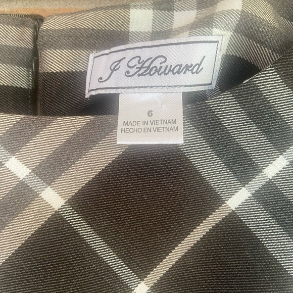 Women’s Plaid  Pattern Short Sleeve Dress - Picture 2 of 3